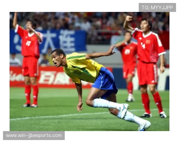 经典足球巨星回顾 从老一辈传奇球员到现代足球天王的辉煌历程